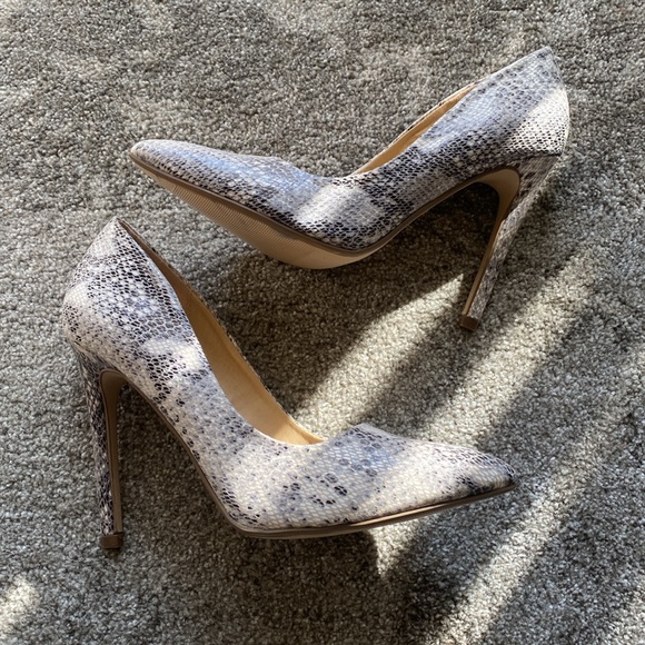 Snakeprint Heels - Picture 2 of 4